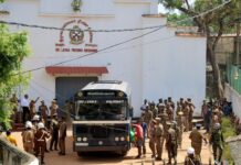 சிறை மோதல்: உயிரிழந்த அதிகாரிகள் குடும்பங்களுக்கான இழப்பீடு தொடர்பில் விளக்கம்