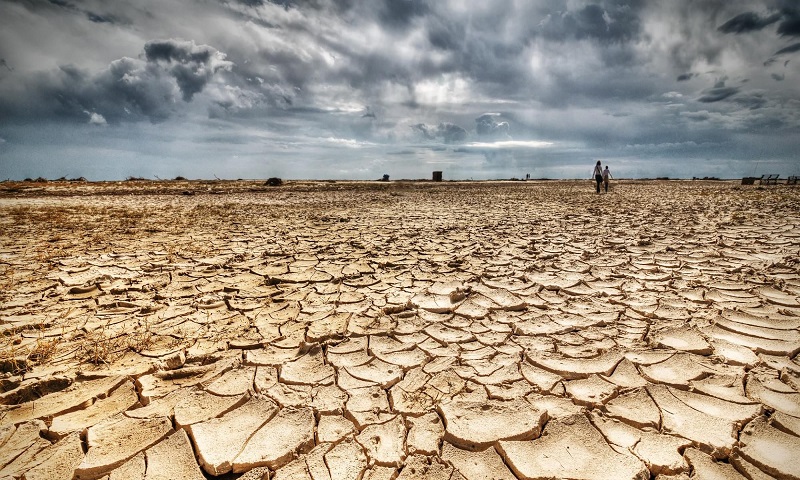 Global-water-crisis_dried-up-earth