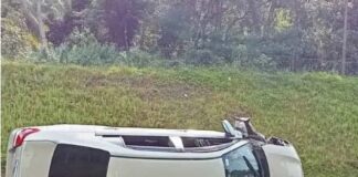 அதிவேக நெடுஞ்சாலையில் விபத்து; கவிழ்ந்தது கார்