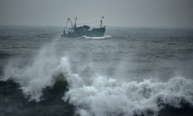 bad-weather-fishering-1