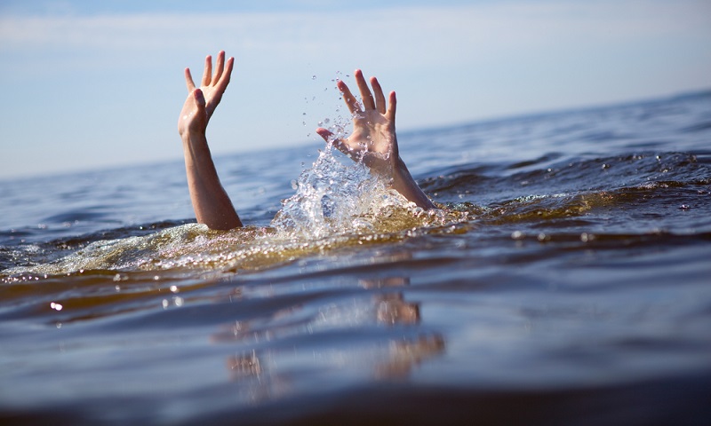 drowning-hands