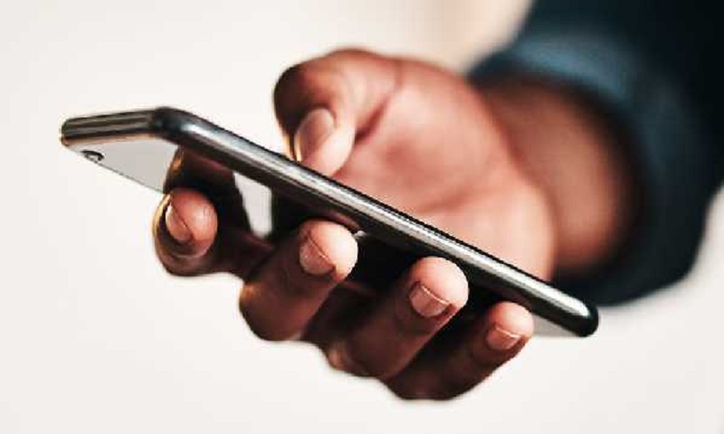 smartphonehand-1673955683